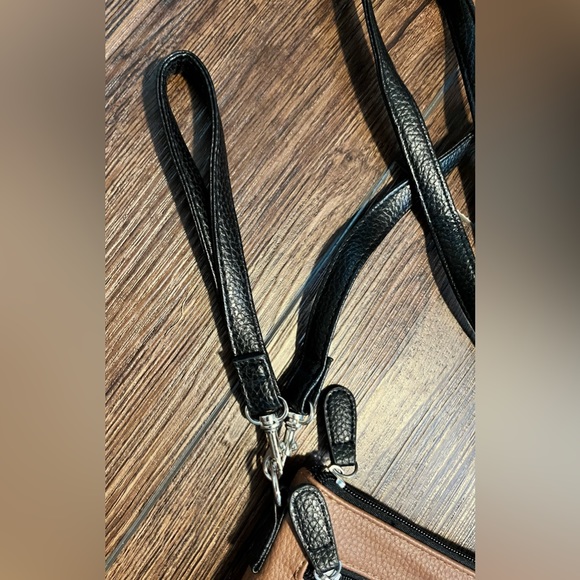 Stone Mountain USA, LLC crossbody bag. Bonus wristlet strap. Black & tan. - Picture 8 of 16